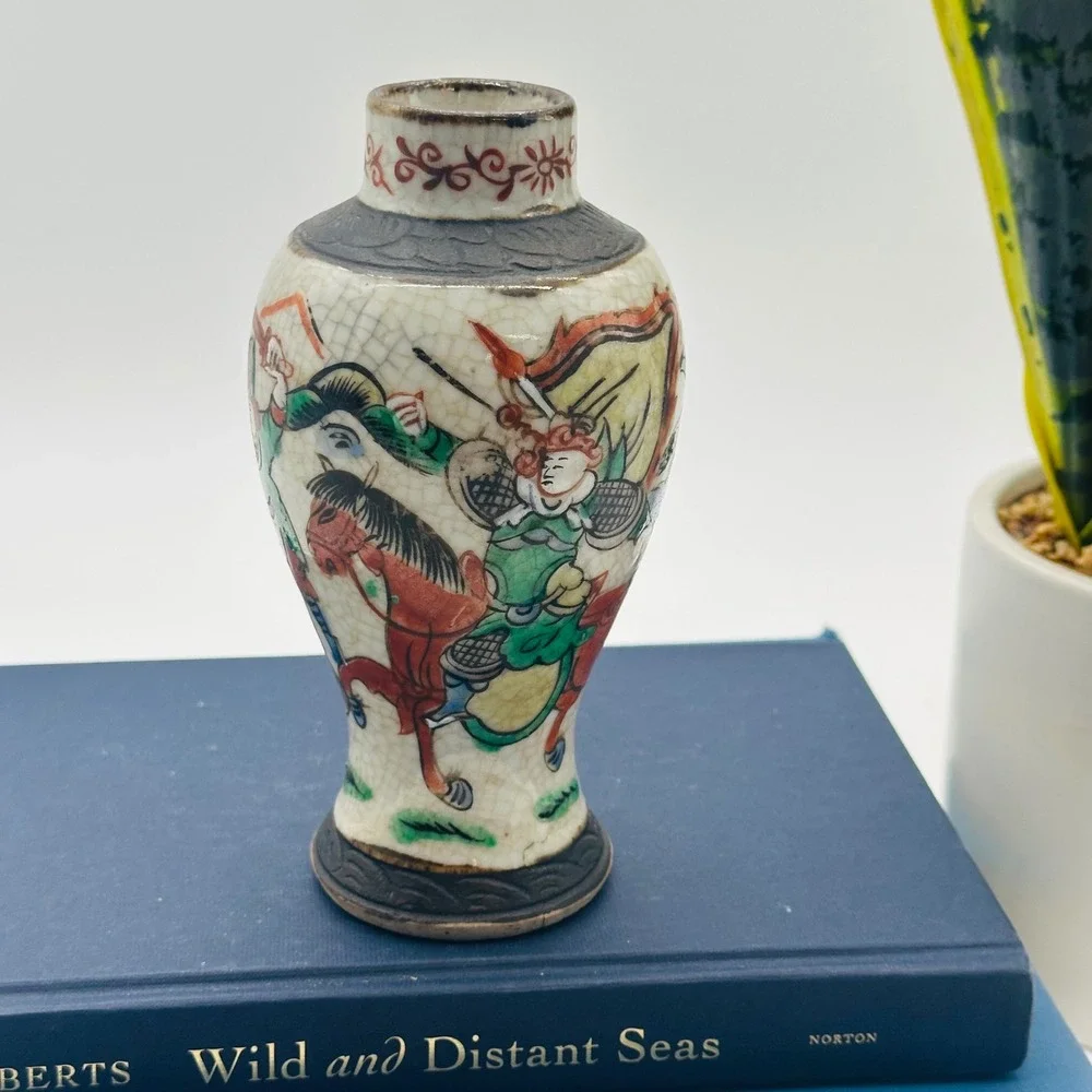Vintage or Antique Chinese Nanking Crackle Glaze Vase Warrior Battle Scene 6.25